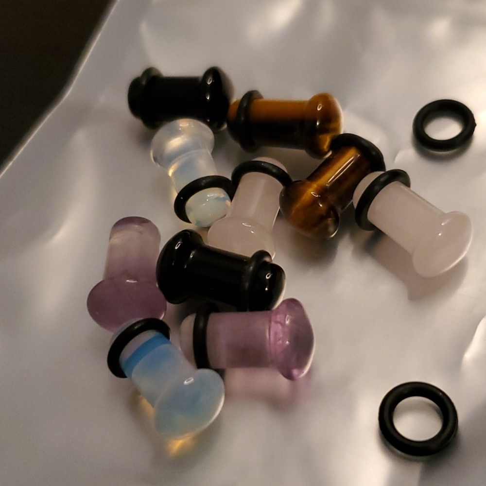Brand New 💖 2 Gauge Plugs